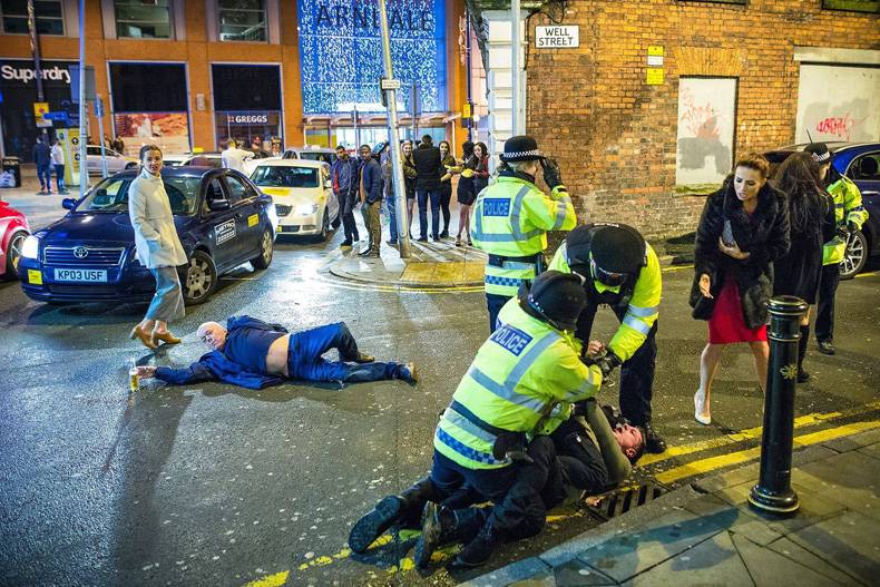 Peter Boonstra kunstschilder Engeland dronken mensen fotografie